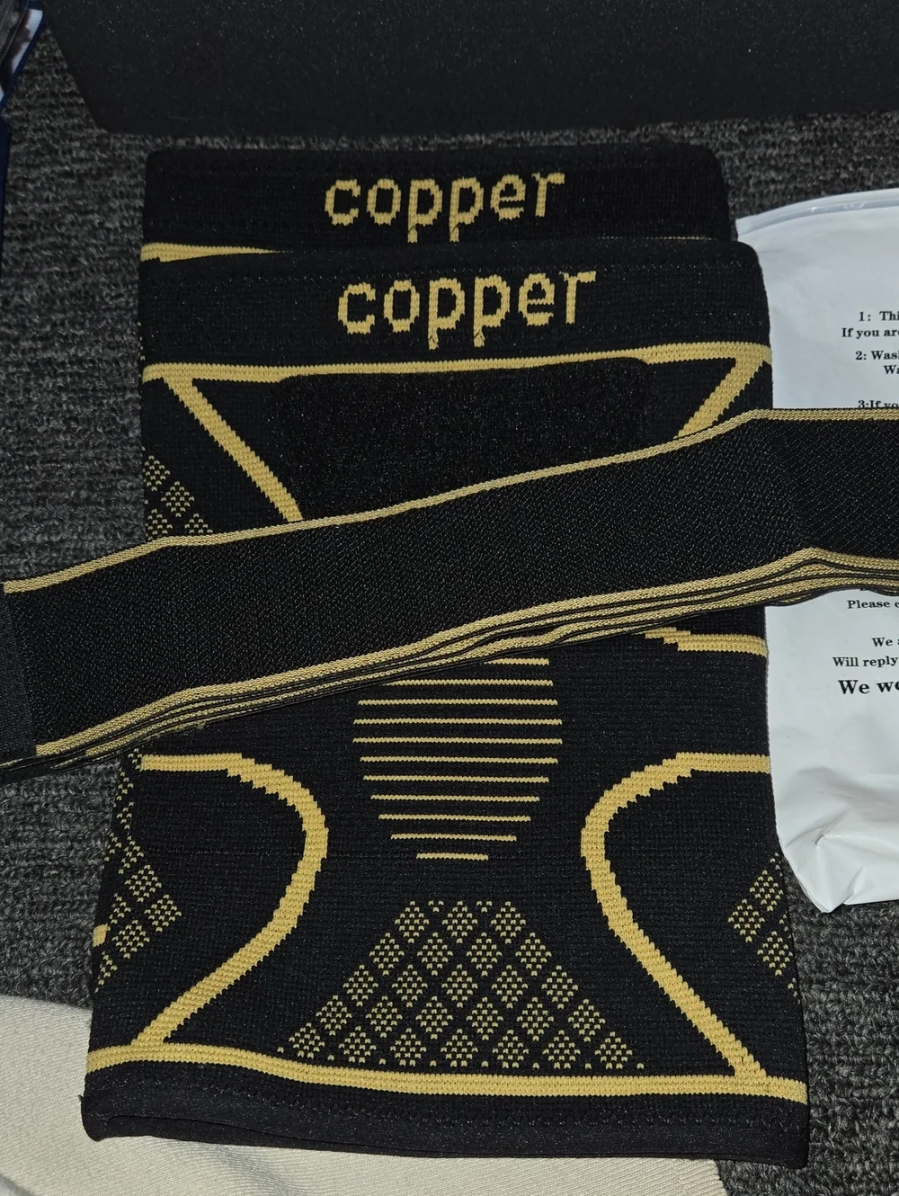 1 Pair Copper Knee Compression Sleeves in Black & Gold Xl